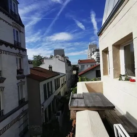 D'une Avec Vue Sur La Et Balcon Amenage A *