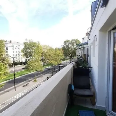 D'une Avec Vue Sur La Et Balcon Amenage A Apartment Paris